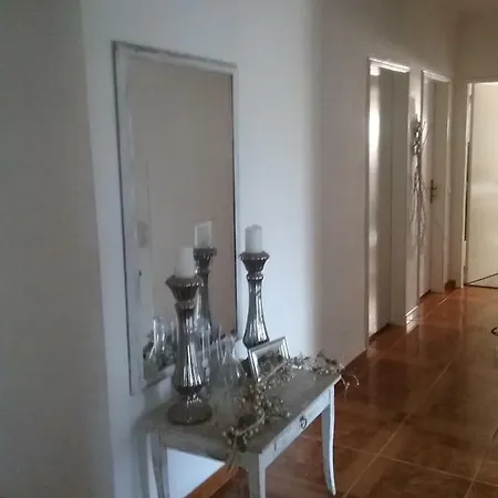 Δωμάτια σε οικογενειακή κατοικία Private Tiny House 1,3km From Center & Beach Καρβοέιρο