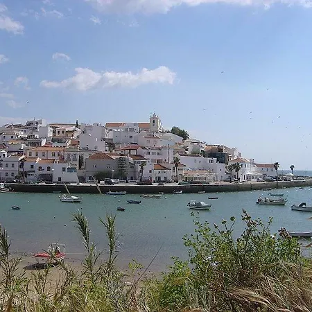 Δωμάτια σε οικογενειακή κατοικία Private Tiny House 1,3km From Center & Beach Καρβοέιρο